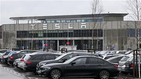 Almanyada Tesla fabrikasında üretim durma noktasında
